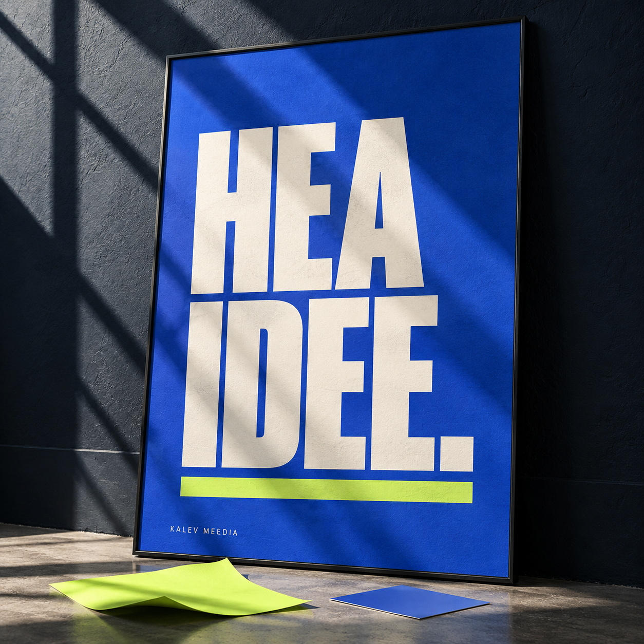 Kalev Meedia sinine HEA IDEE plakat rohelise aktsendi ja loomulike valgusvarjudega